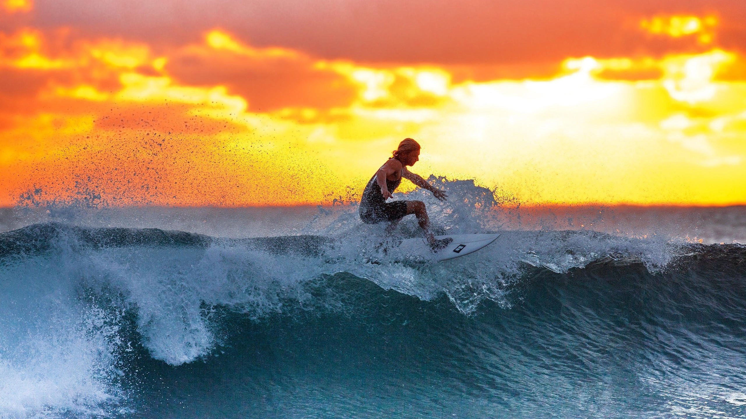 赛道与球场，当莱万接管F1街道赛时，玻利维亚险胜阿根廷